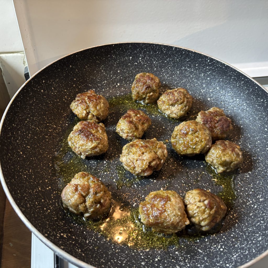 Pasta met gehaktballetjes in tomatensaus