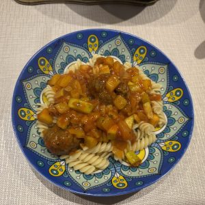 Pasta met gehaktballetjes in tomatensaus