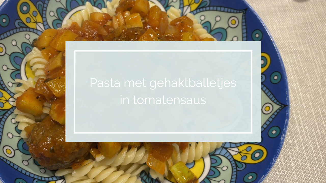 Pasta met gehaktballetjes in tomatensaus